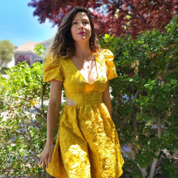 Meet your Posher, Aesha - Picture 5 of 9